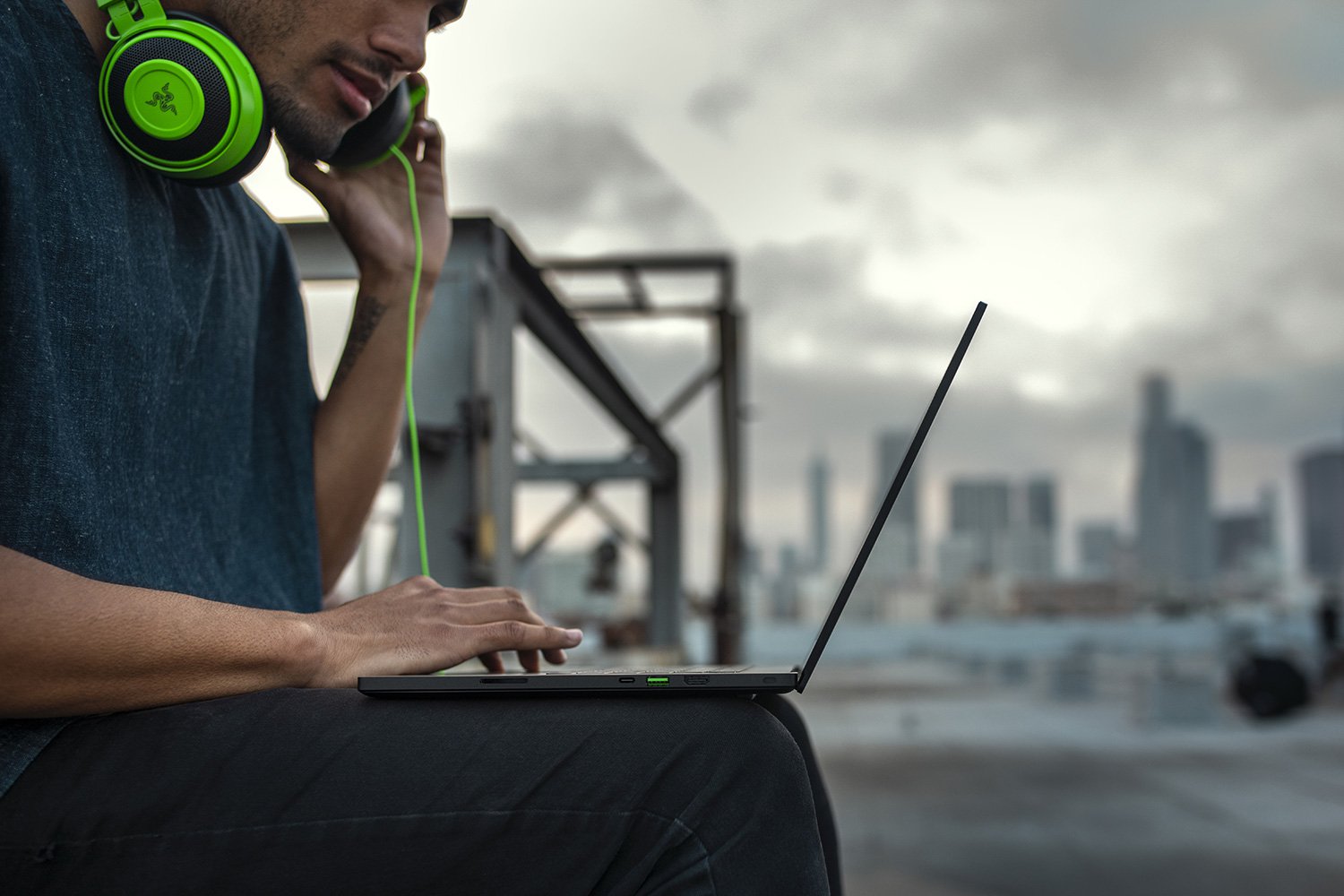 لپ تاپ ریزر RAZER Blade 15 Advanced RZ09 0330 3 لپ تاپ ریزر RAZER Blade 15 Advanced RZ09 0330